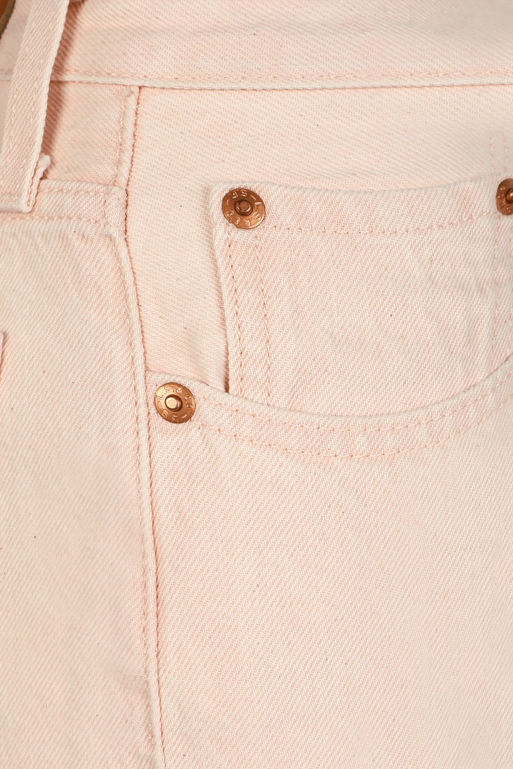 תמונה אחורית של מכנסי ג'ינס קצרים 501 בגוון ורוד בהיר