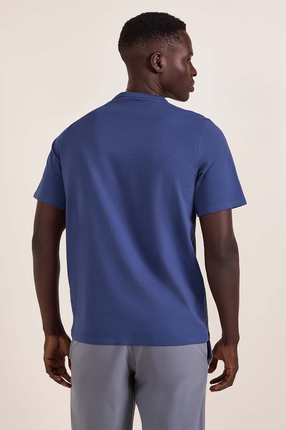 תמונת דוגמן אחורית של Organic Cotton Classic-Fit T-Shirt