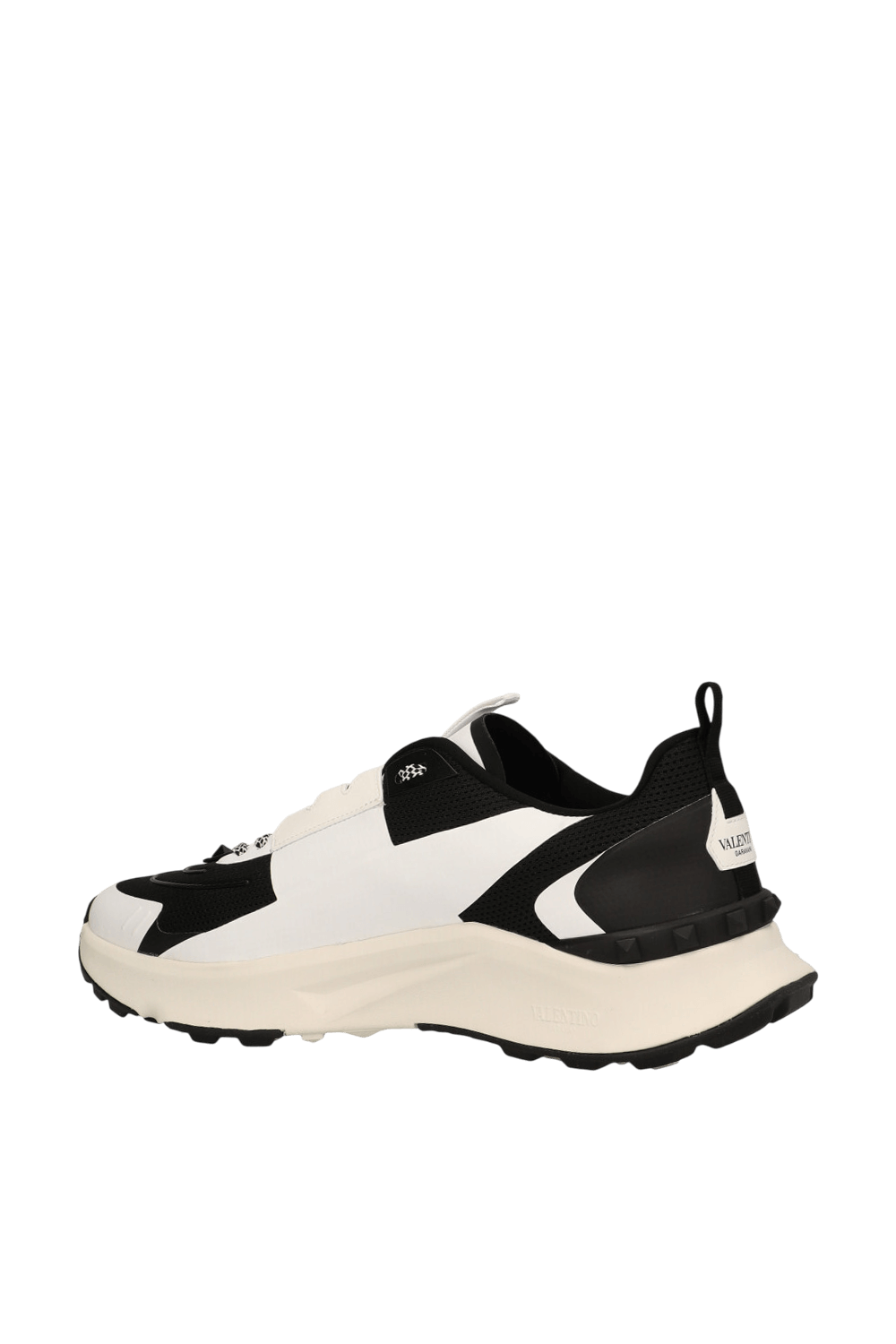 תמונה אחורית של נעלי סניקרס