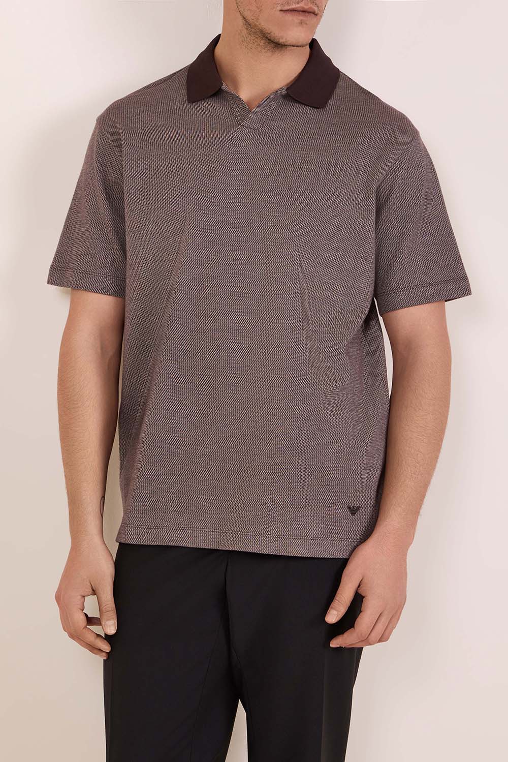 תמונת דוגמן קידמית של חולצת פולו