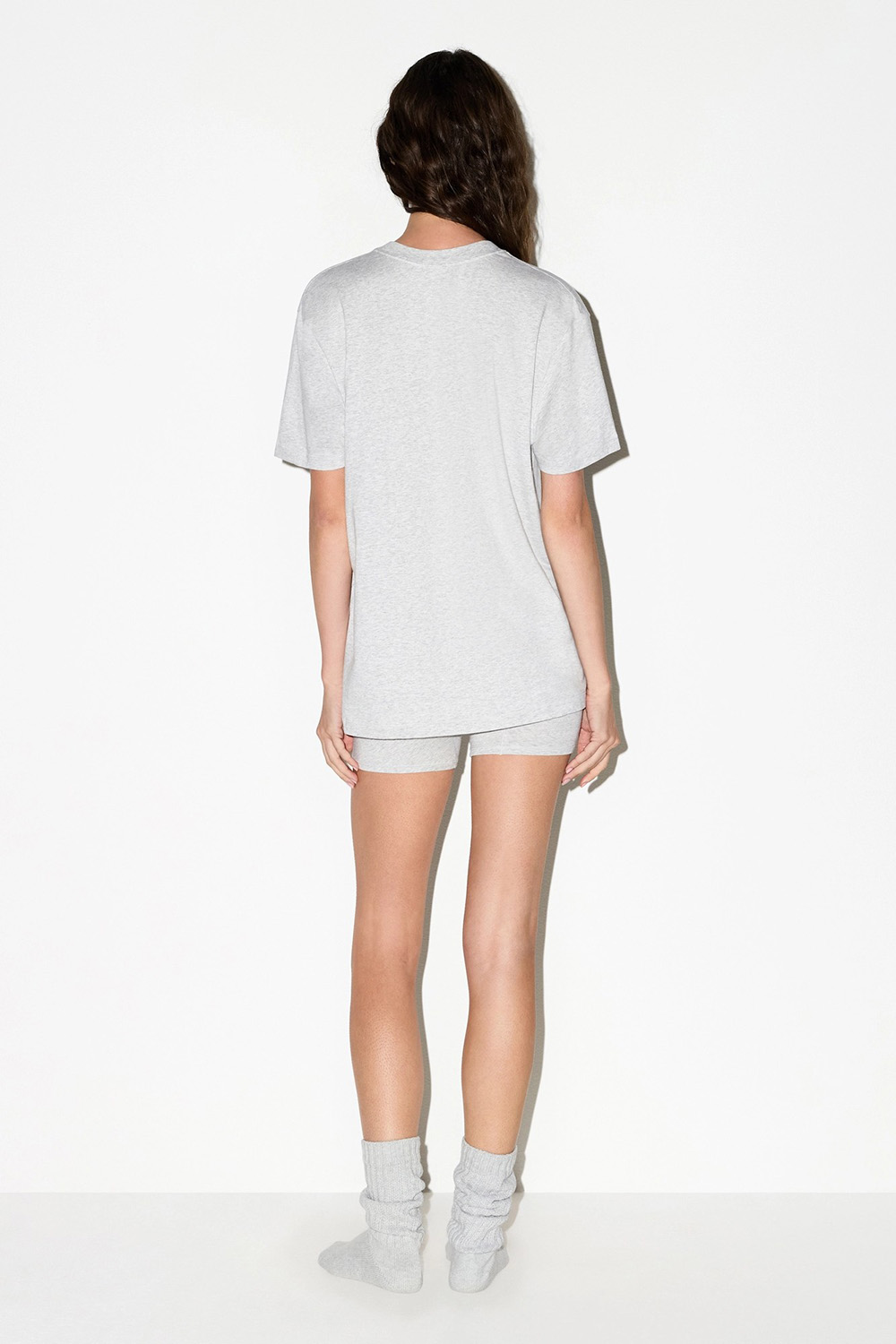 תמונת דוגמן אחורית של BOYFRIEND T-SHIRT