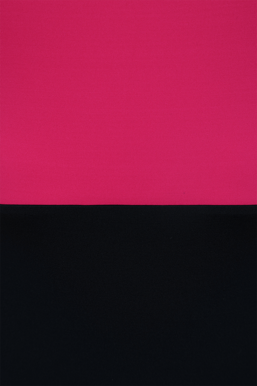 תמונת תקריב של בגד ים שלם מרלי בגווני ורוד ושחור