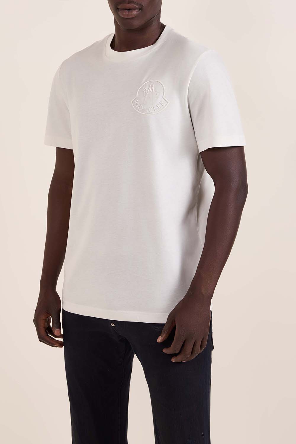 תמונת דוגמן קידמית של חולצת טי