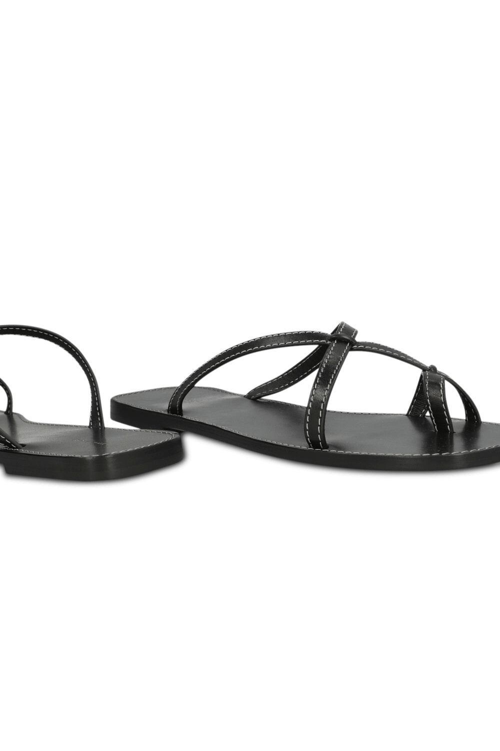 תמונת תקריב של כפכפי עור