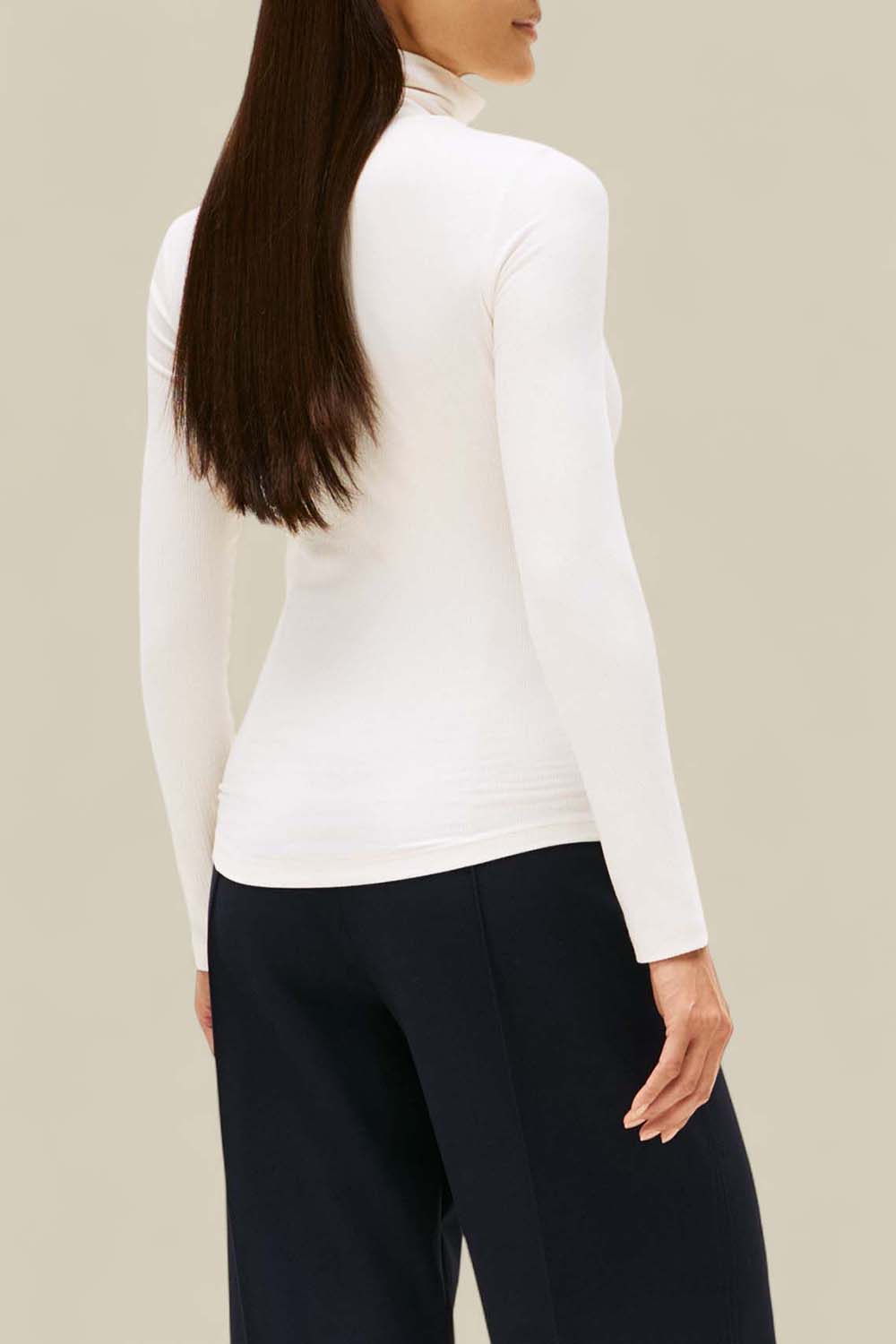 תמונת דוגמן אחורית של חולצת גולף