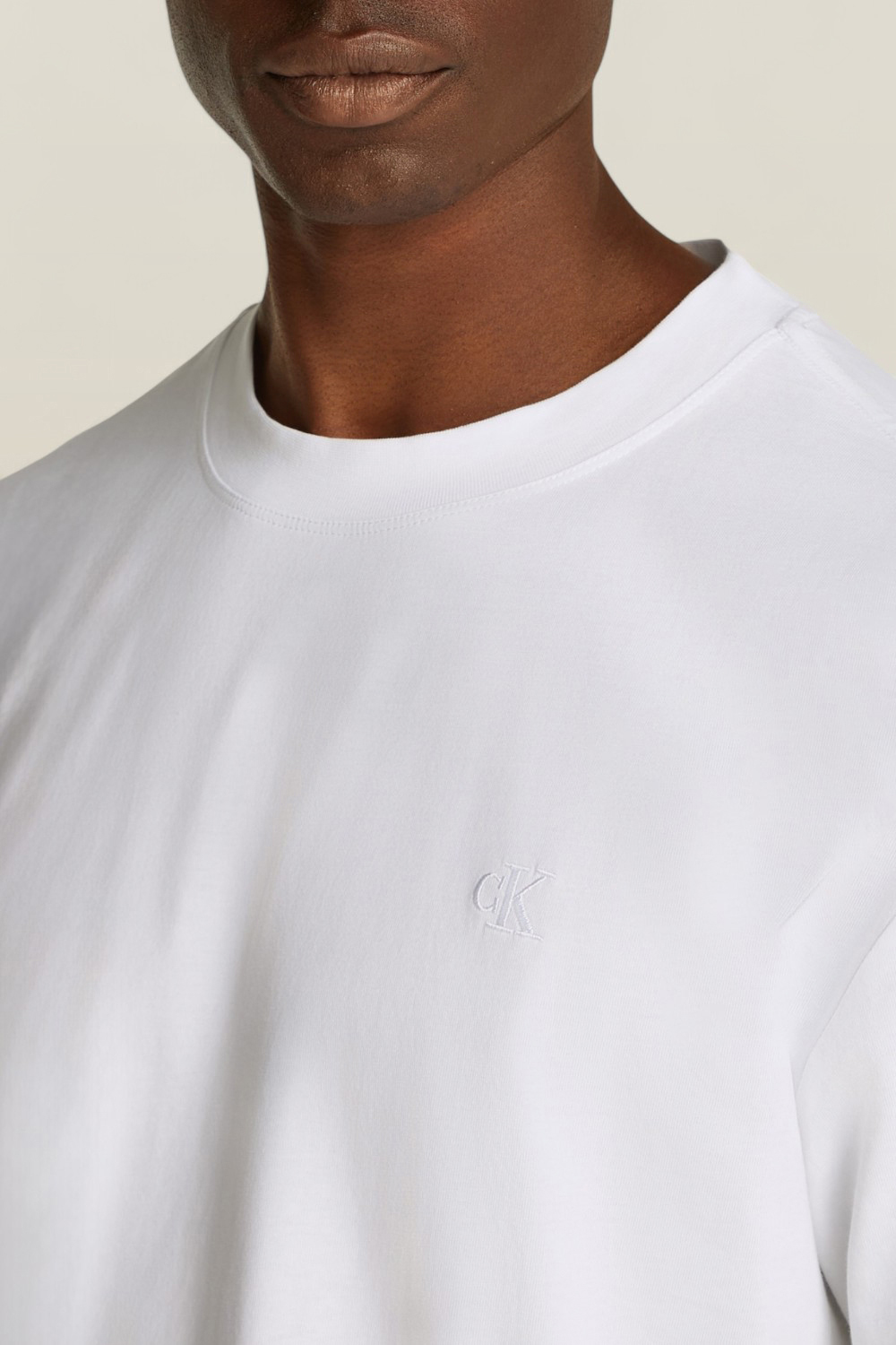 תמונת תקריב דוגמן של חולצת טי