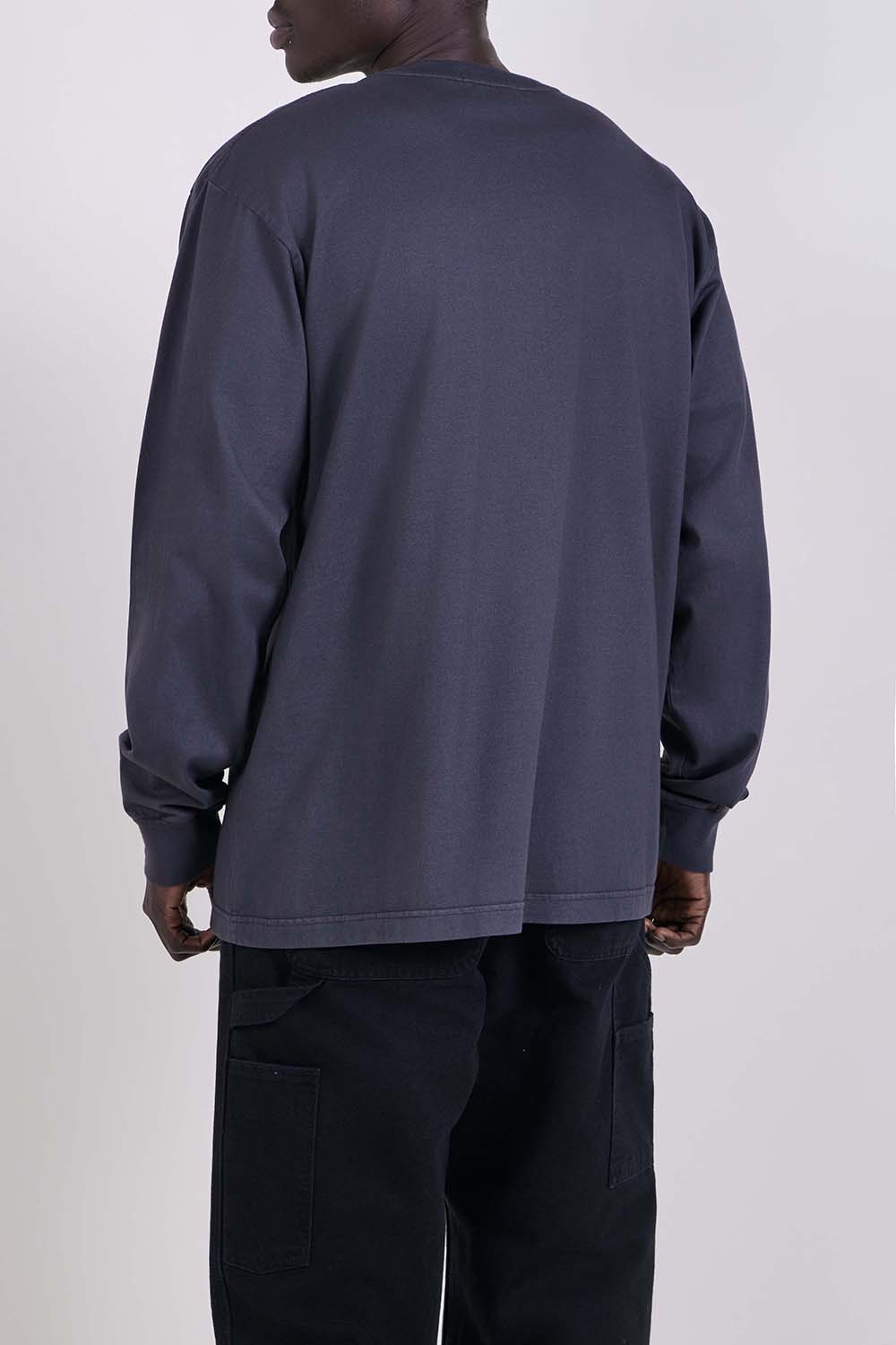 תמונת דוגמן אחורית של חולצת טי שרוול ארוך