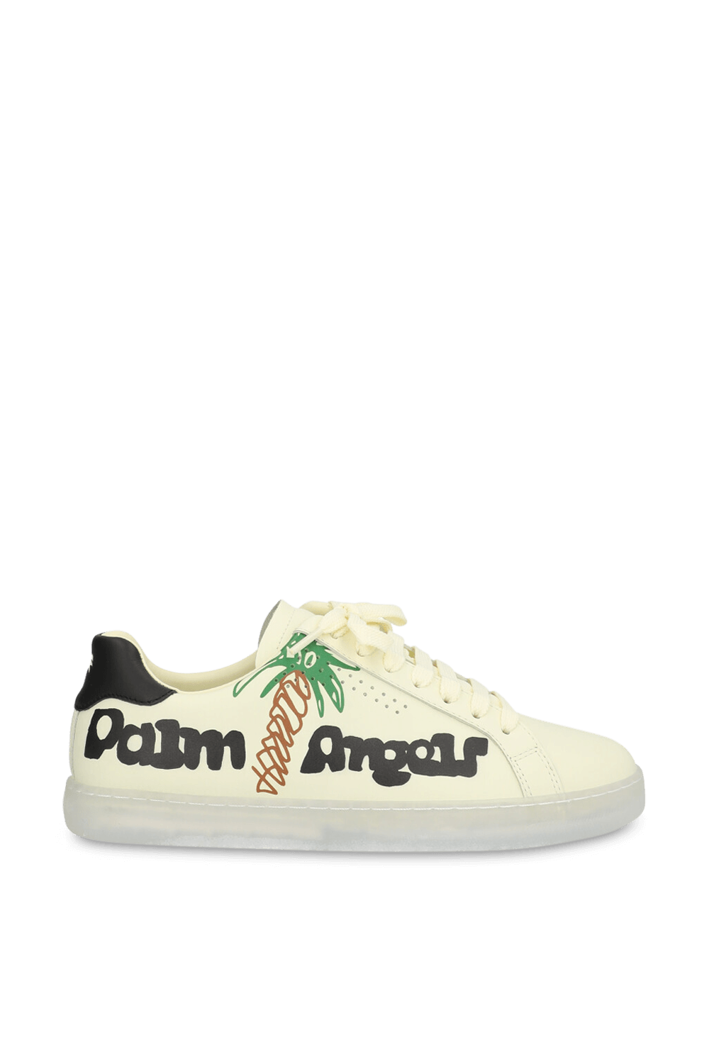 תמונה קידמית של נעלי סניקרס עם לוגו