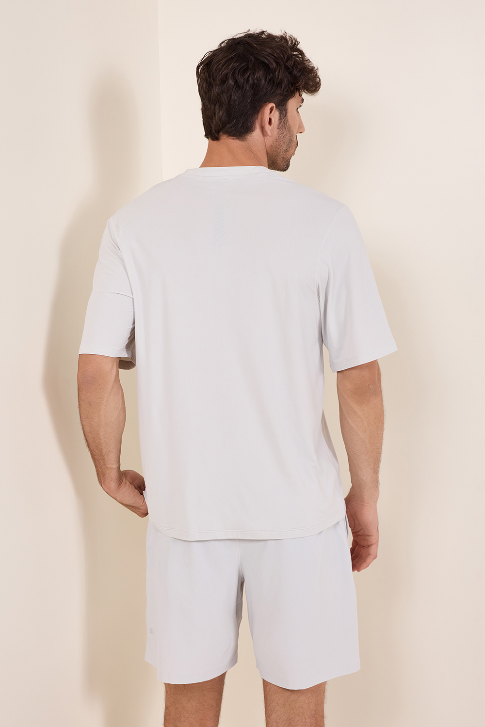 תמונת דוגמן אחורית של Brushed Yoga Crewneck T-Shirt