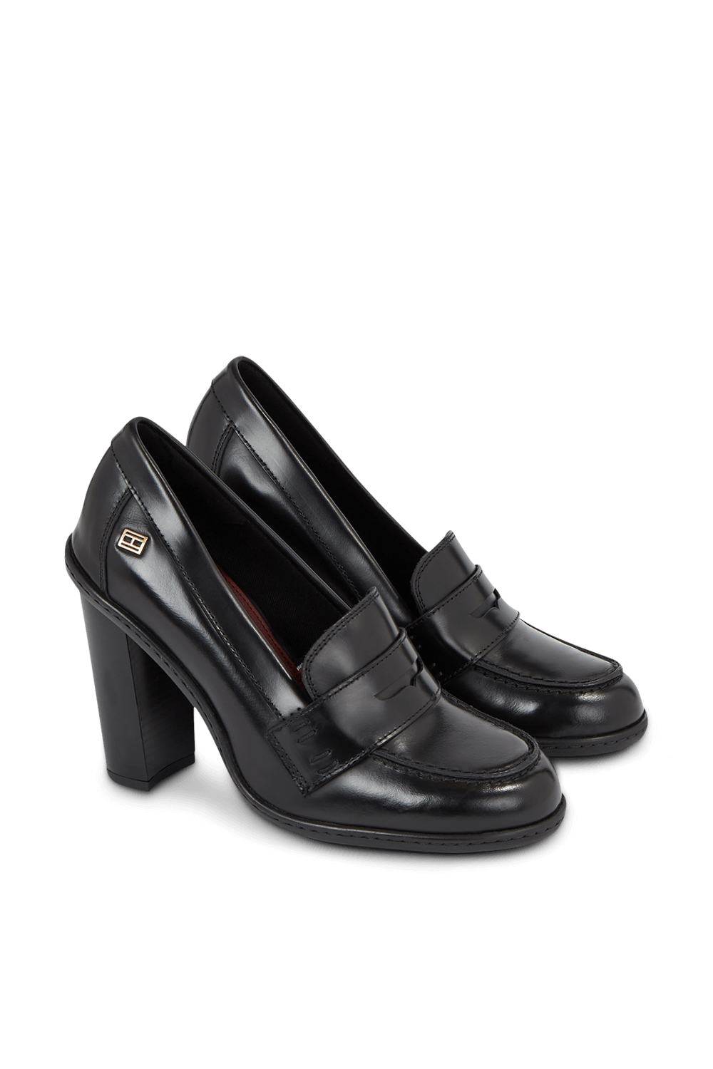 תמונה אחורית של נעלי מוקסינים עם עקב