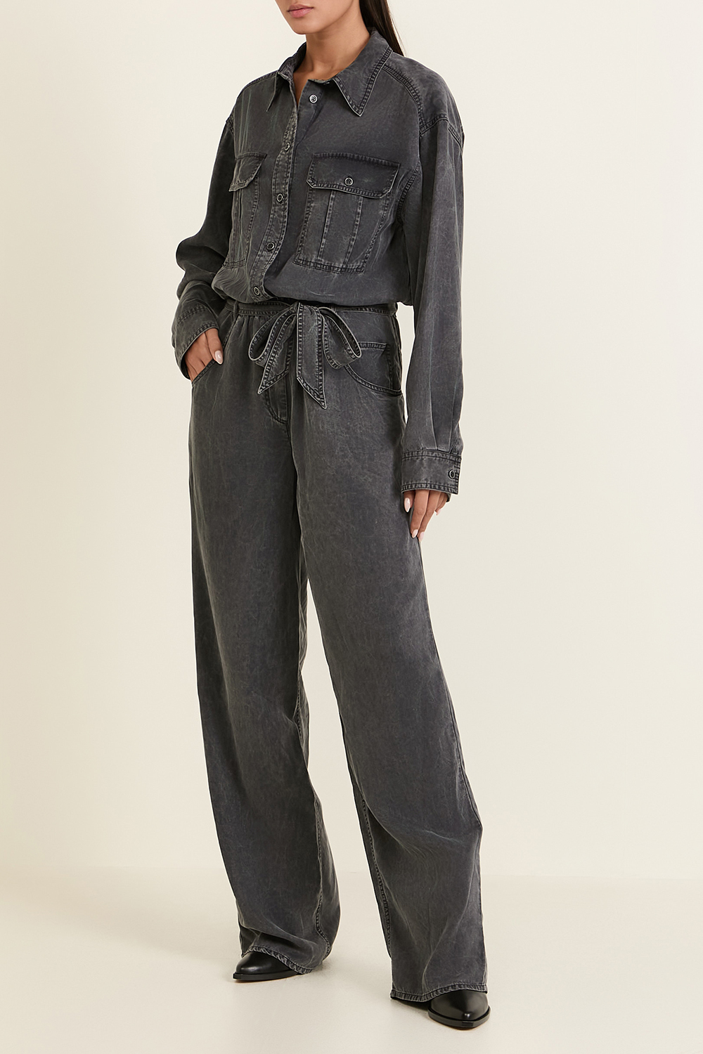 תמונת דוגמן קידמית של אוברול