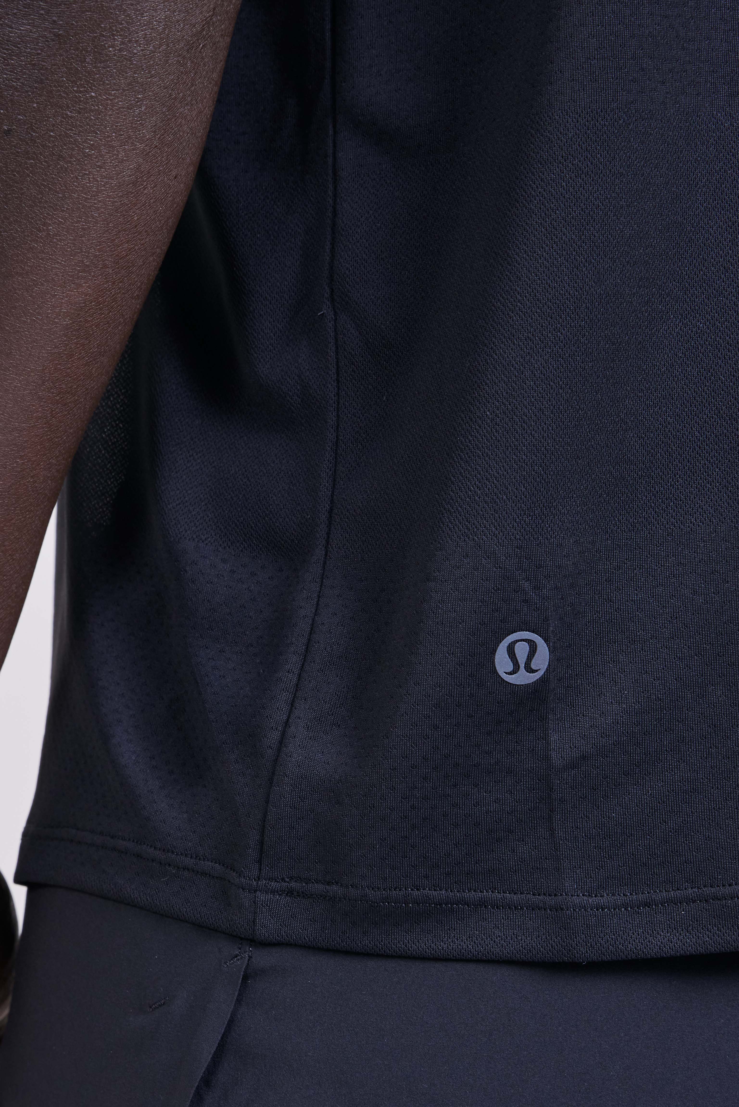 תמונת תקריב דוגמן של Men's Fast and Free Short-Sleeve Shirt Perforated Stripe