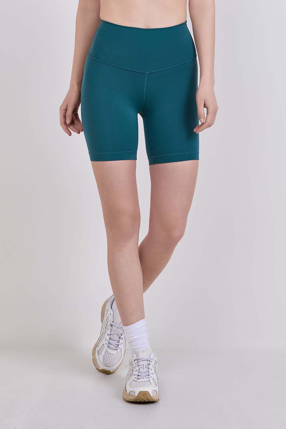 תמונת דוגמן קידמית של Wunder Train High-Rise Short 6''