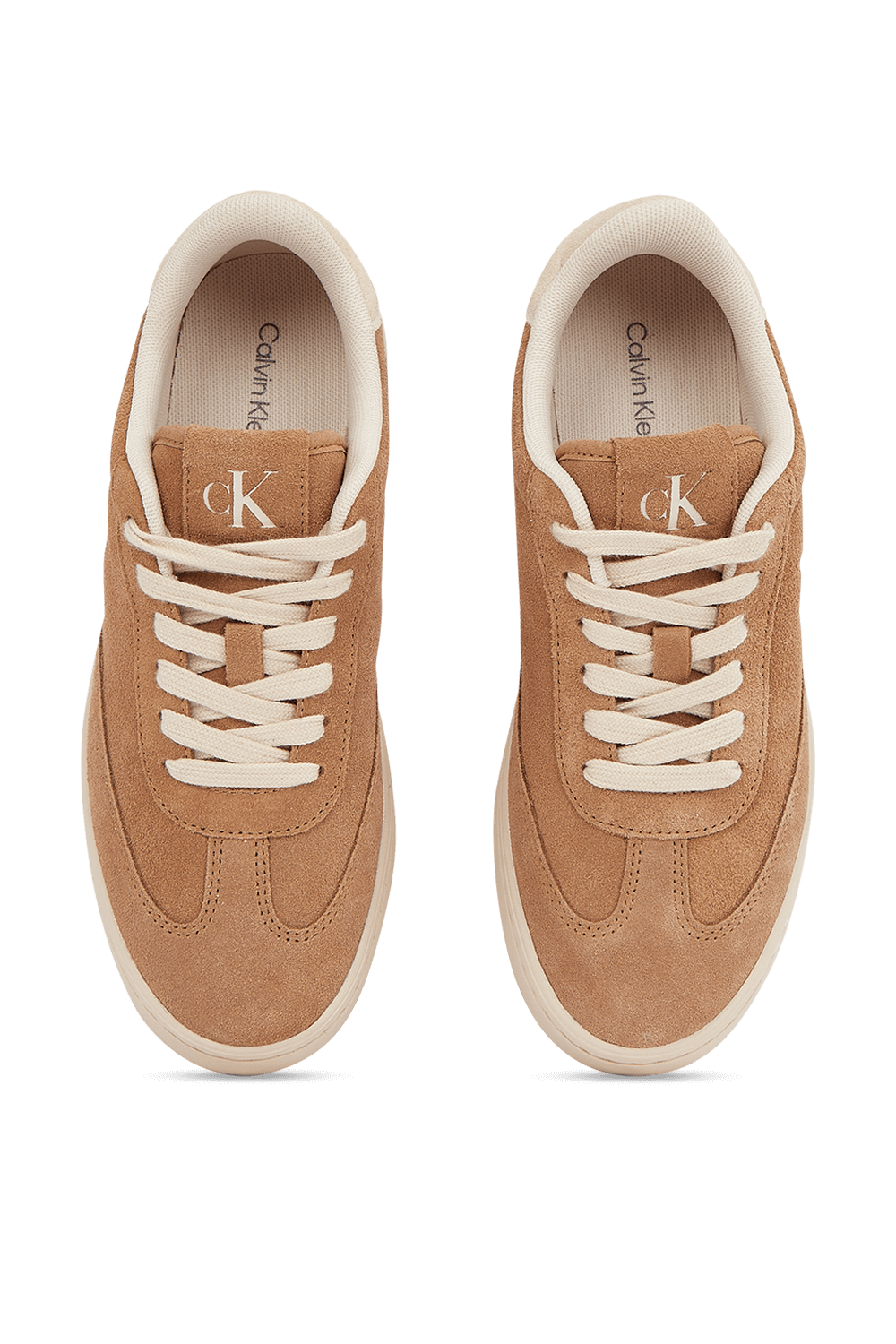 תמונת פנים של נעלי סניקרס