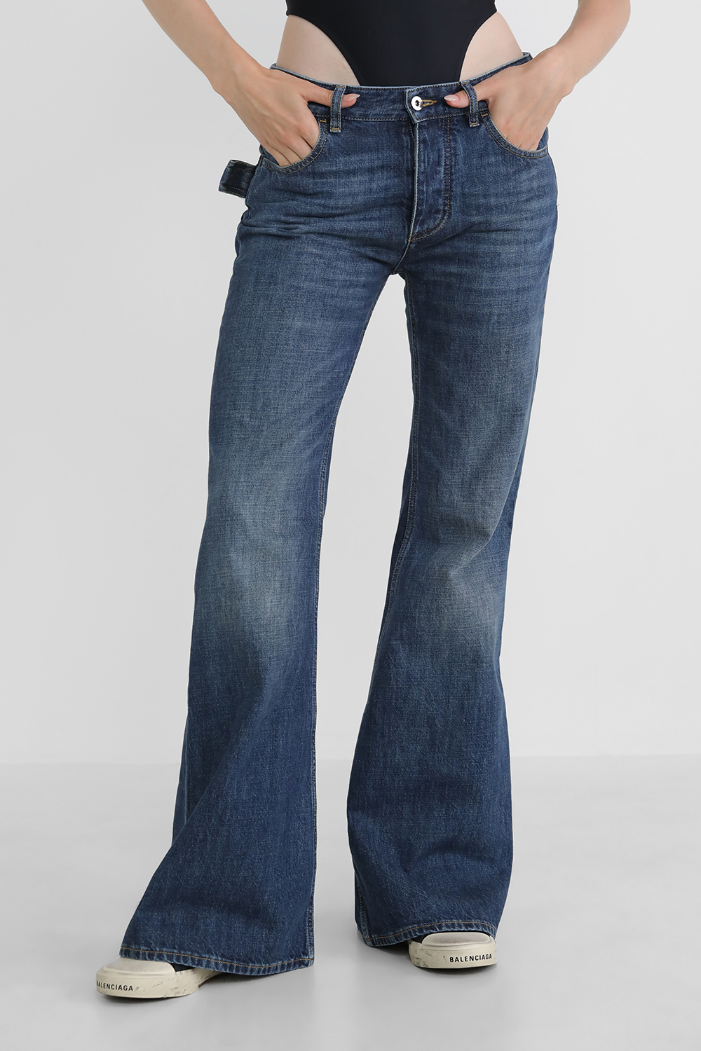 מכנסי ג`ינס בגזרה נמוכה BOTTEGA VENETA
