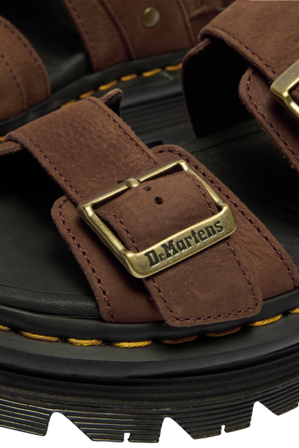 תמונת תקריב של סנדלי פלטפורמה זבזג