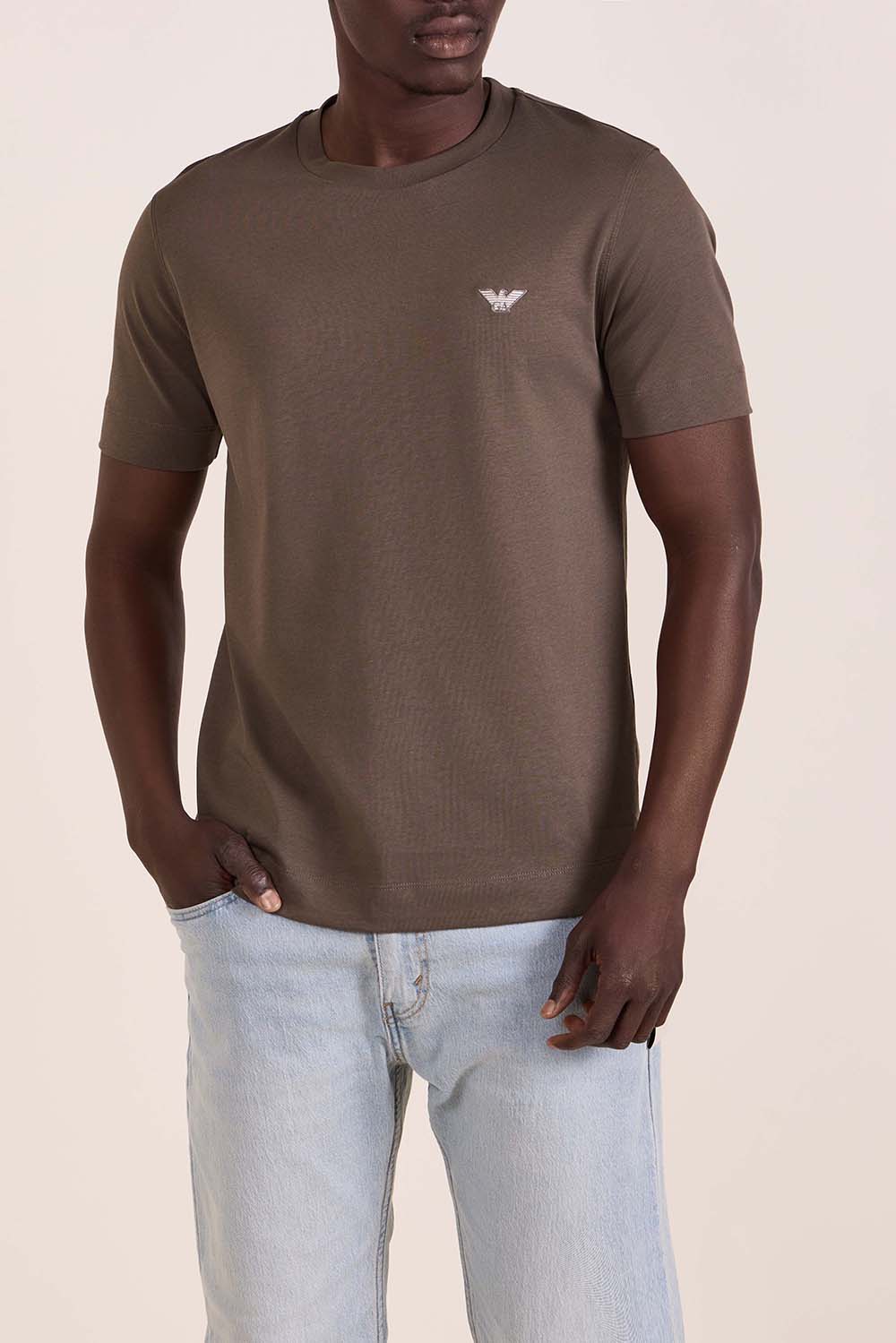 תמונת דוגמן קידמית של חולצת טי