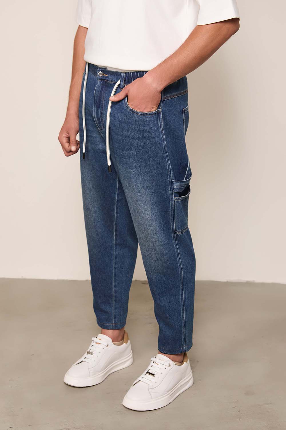 תמונת דוגמן קידמית של מכנסיים ארוכים