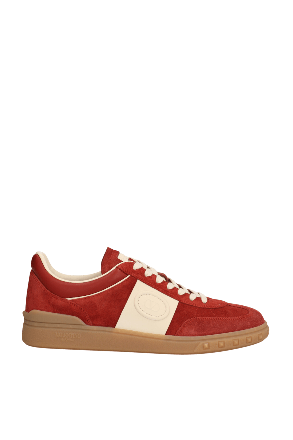 תמונה קידמית של נעלי סניקרס