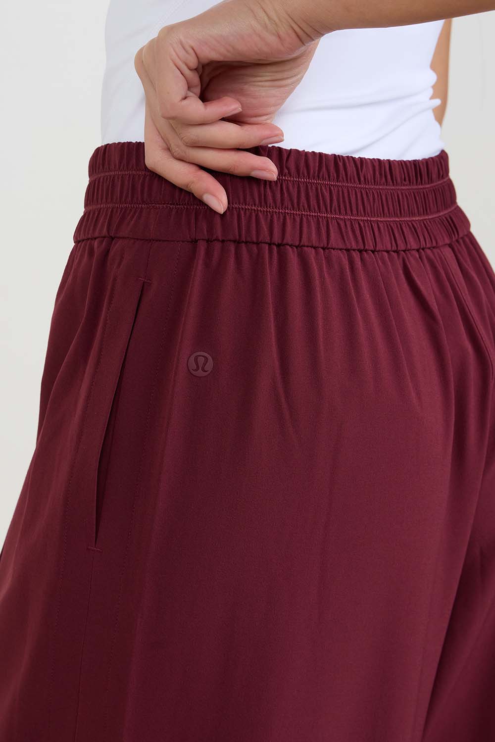 תמונת תקריב דוגמן של Breezily Mid-Rise Pant Regular