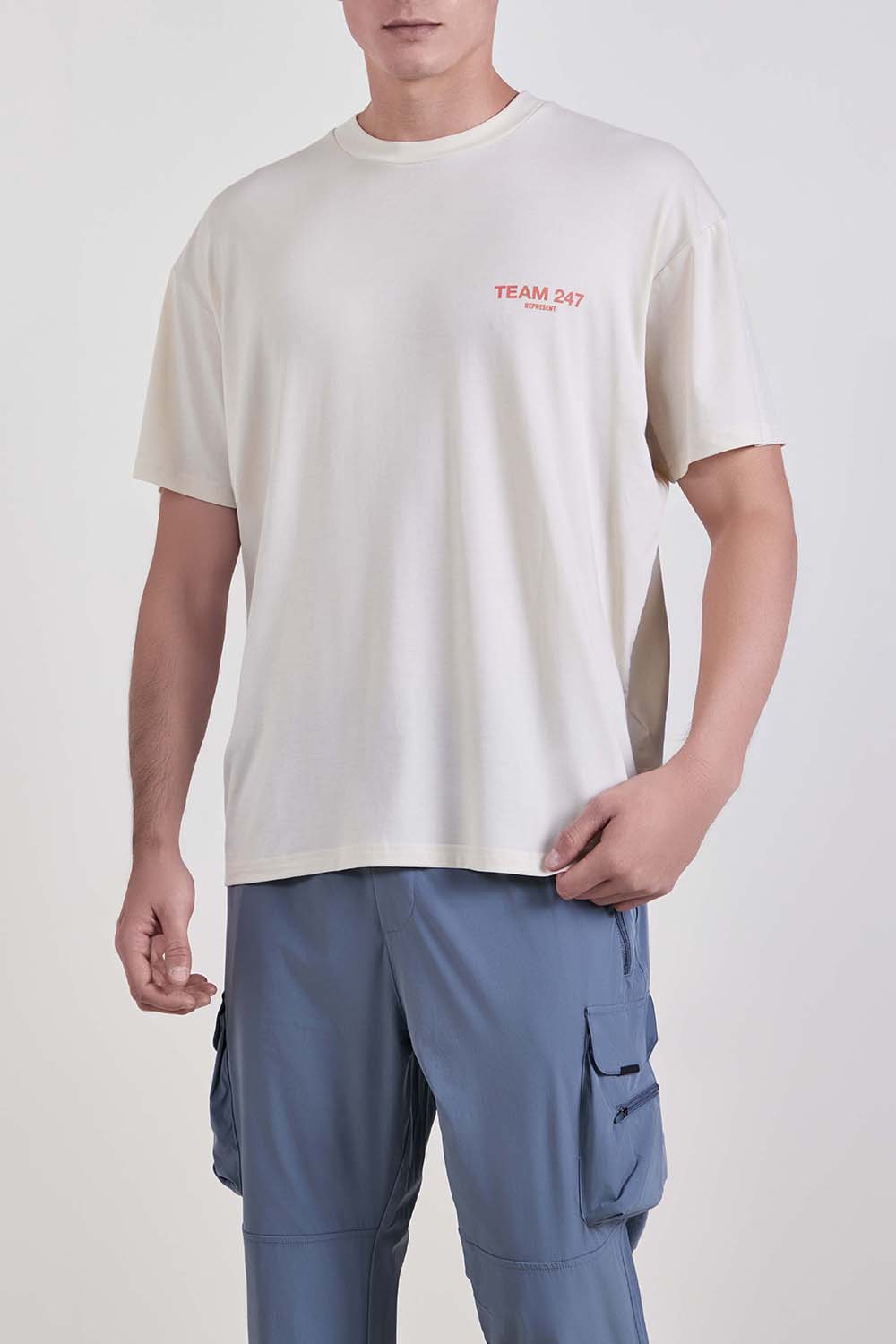 תמונת דוגמן קידמית של חולצת אימון