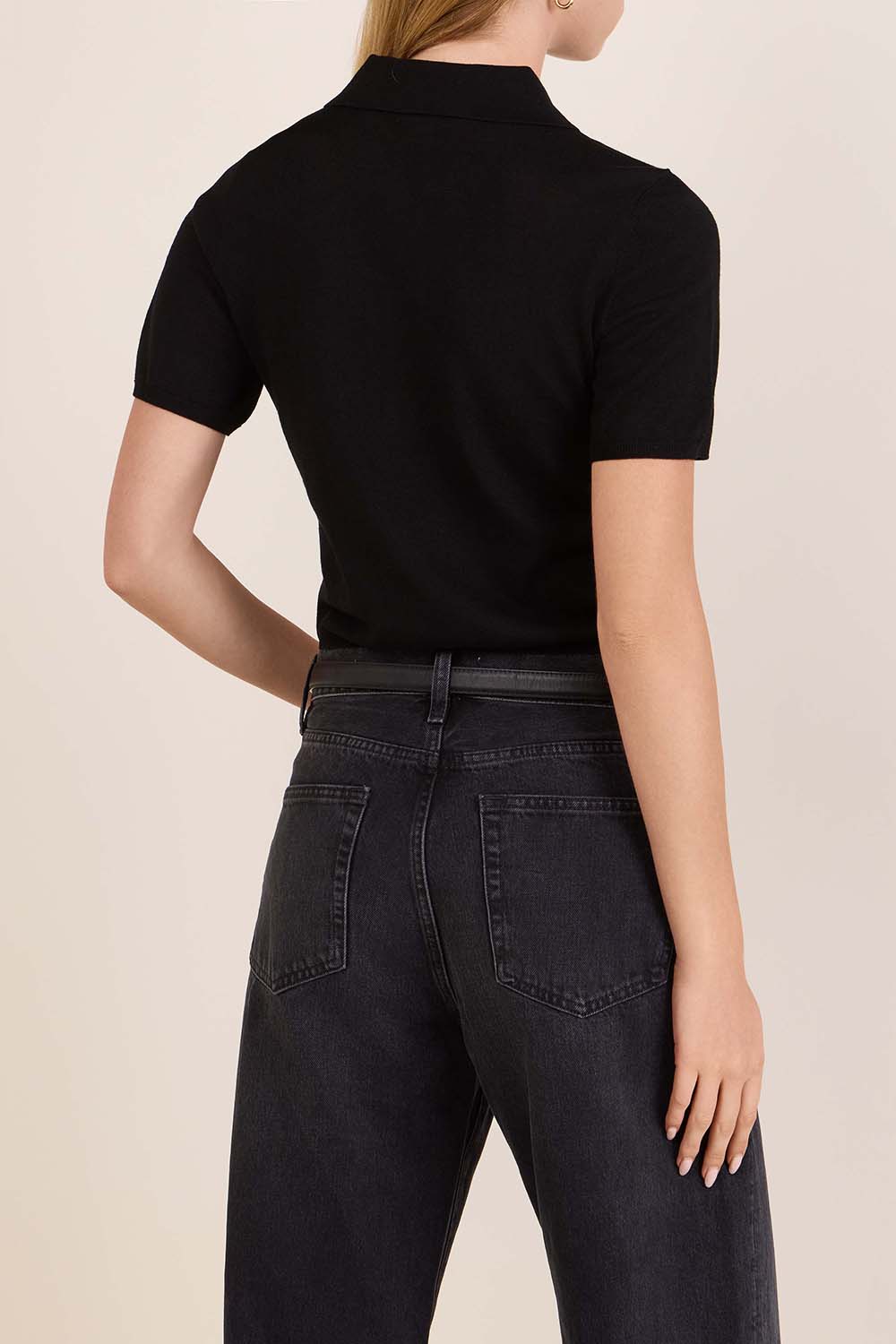 תמונת דוגמן אחורית של חולצת פולו צמר