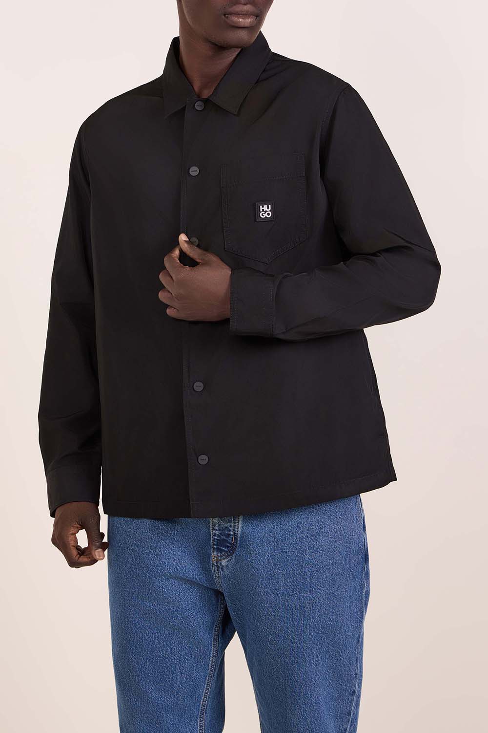 תמונת דוגמן קידמית של חולצה מכופתרת