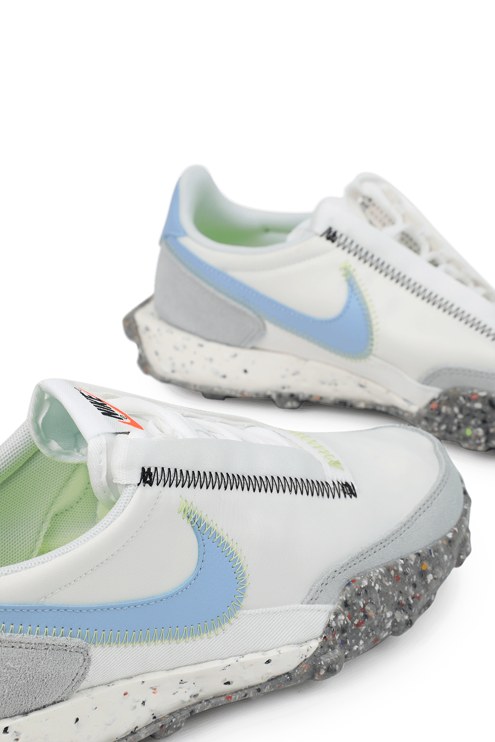 תמונת תקריב של Nike Waffle Racer Crater in White