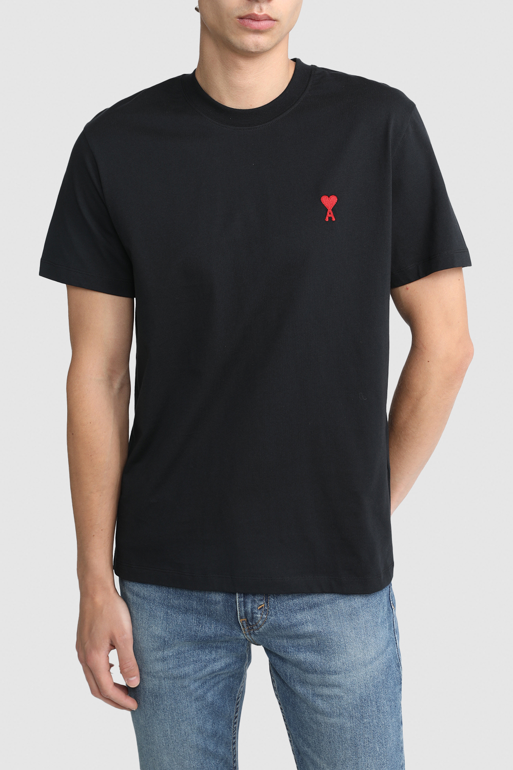 תמונת דוגמן קידמית של חולצת טי עם צווארון מעוגל