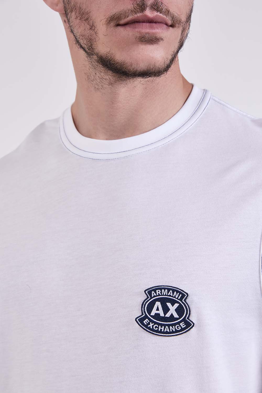 תמונת תקריב דוגמן של חולצת טי