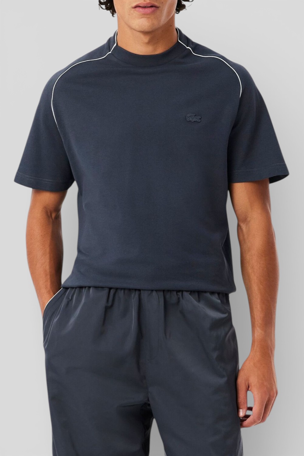 תמונת דוגמן קידמית של חולצת טי