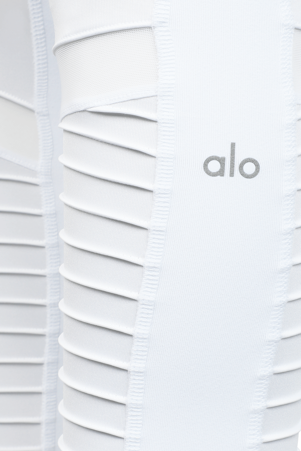 תמונה אחורית של מכנסי טייץ מוטו גבוהיים לבנים