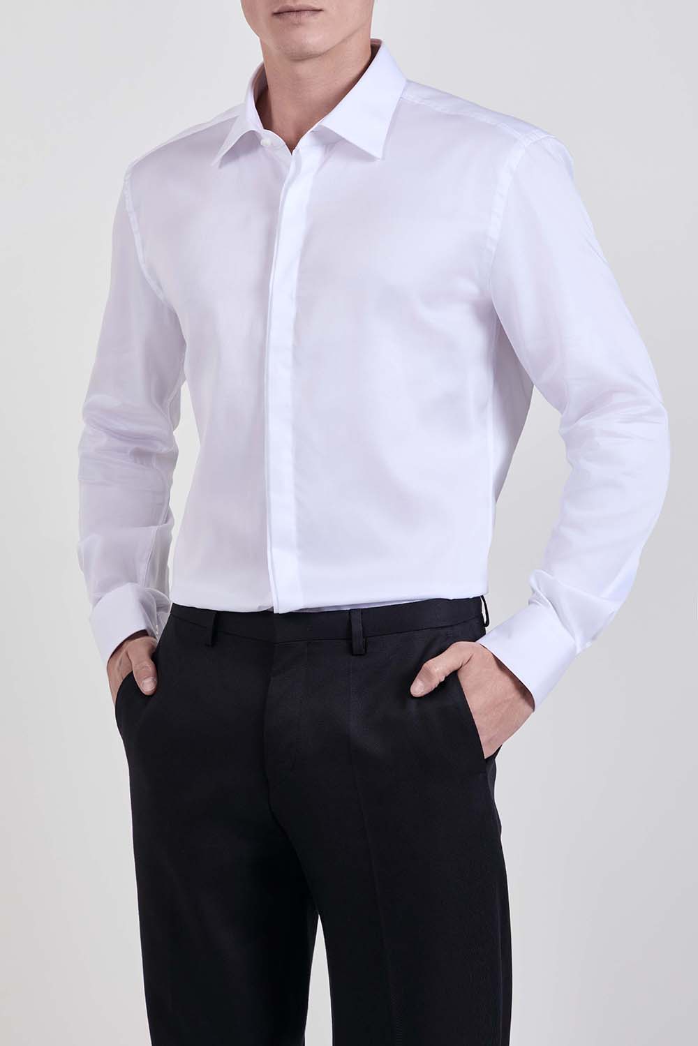 תמונת דוגמן קידמית של חולצה מכופתרת בגזרת סלים