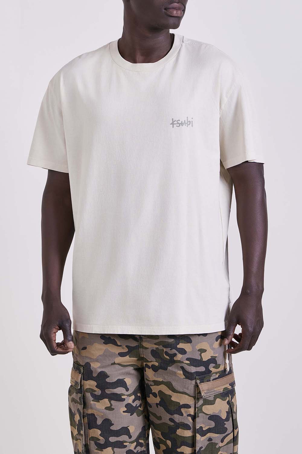 תמונת דוגמן קידמית של חולצת טי אוברסייז