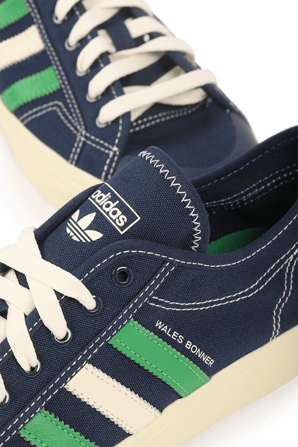 תמונת תקריב של Wales Bonner Nizza Lo Shoes in Indigo