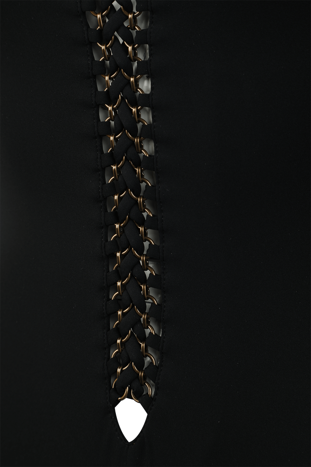 תמונה אחורית של בגד ים שחור עם קשירת שרוכים