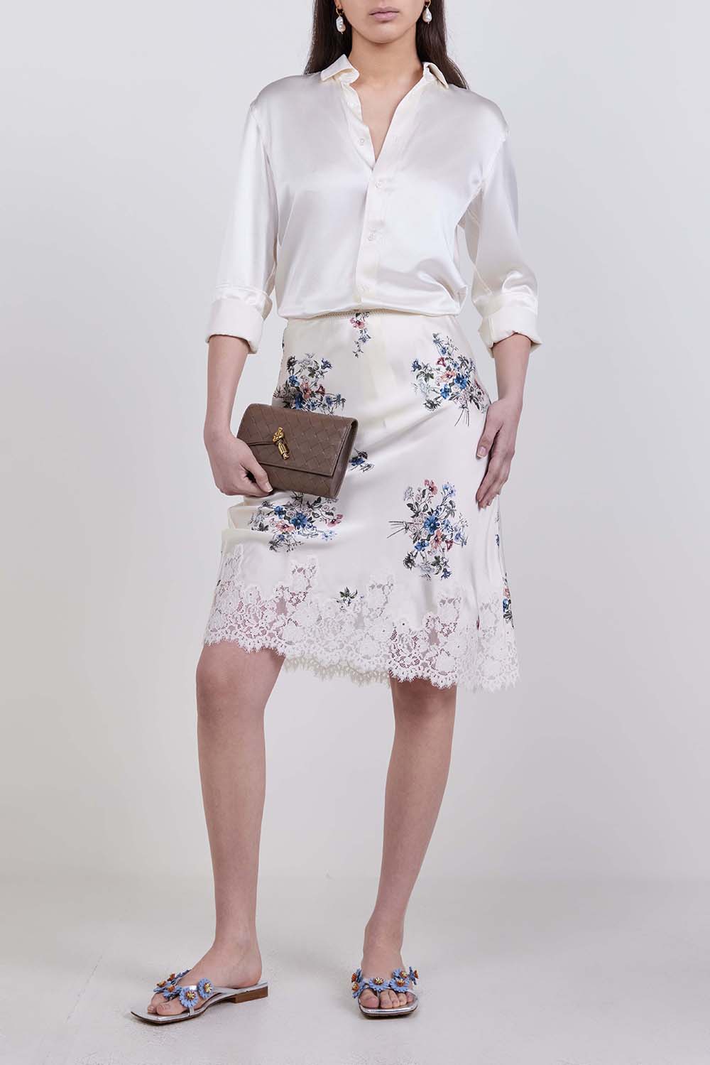 תמונת דוגמן קידמית של סנדלי אצבע