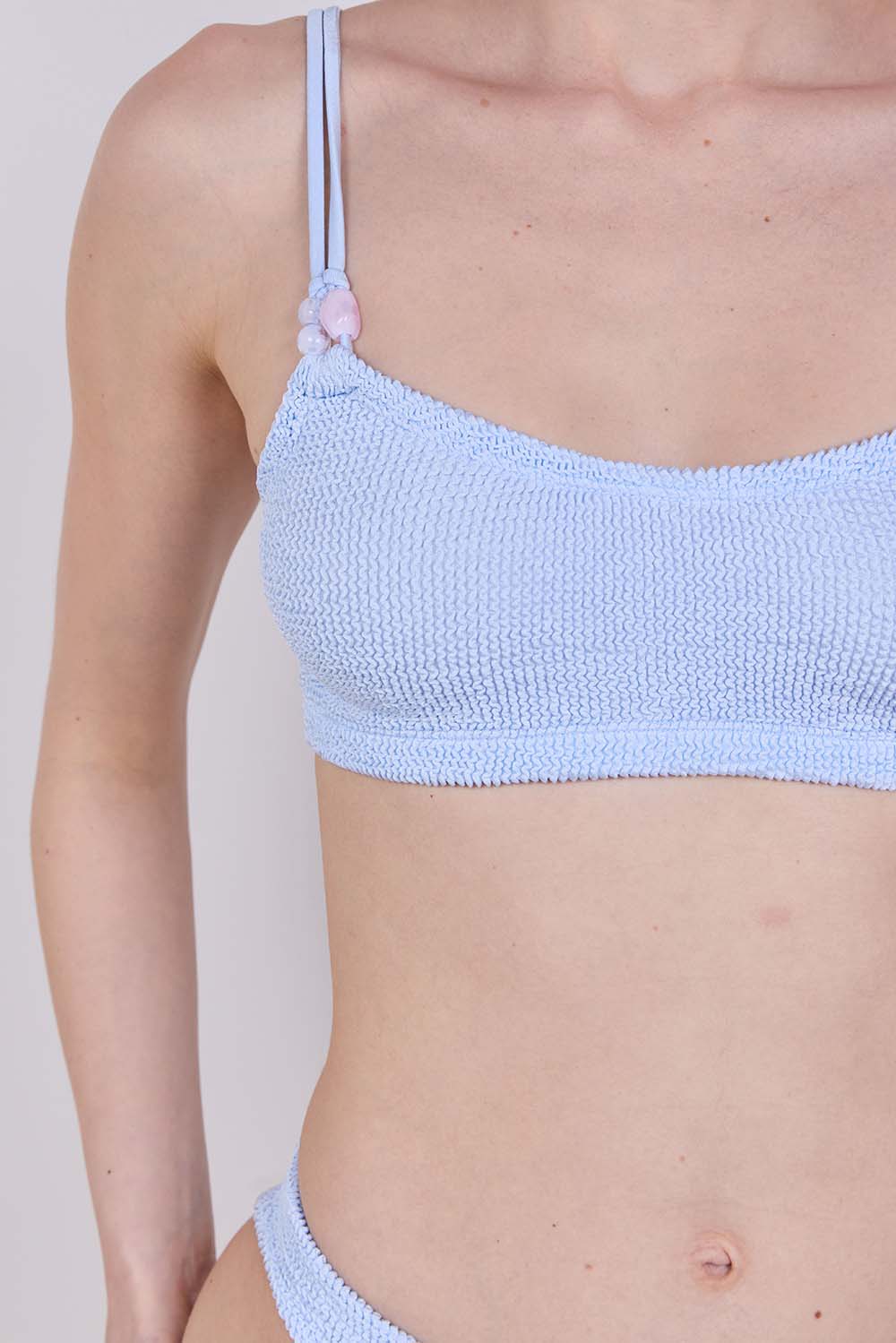 תמונת תקריב דוגמן של טופ ביקיני