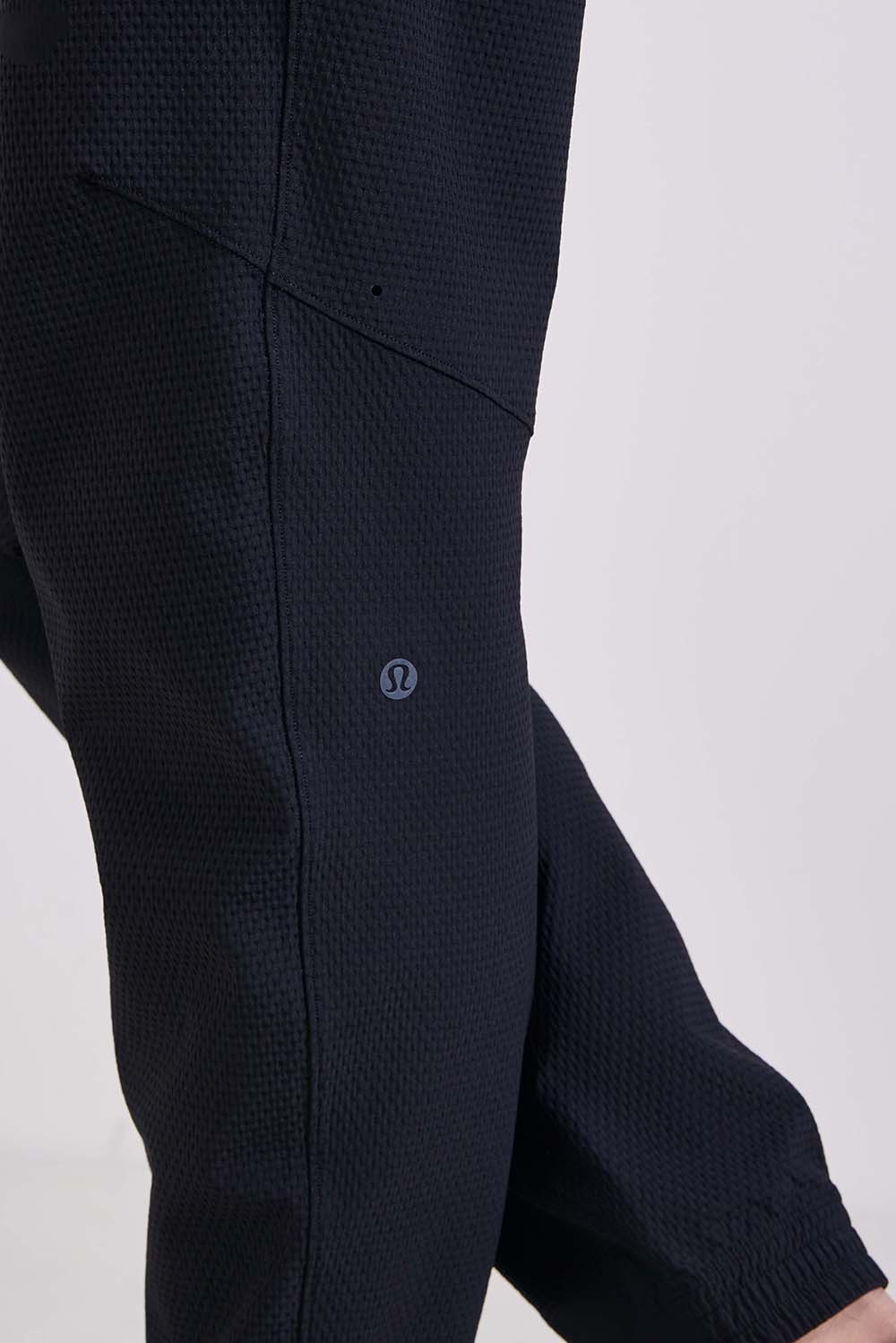 תמונת תקריב דוגמן של License To Train Textured Jogger*Regular