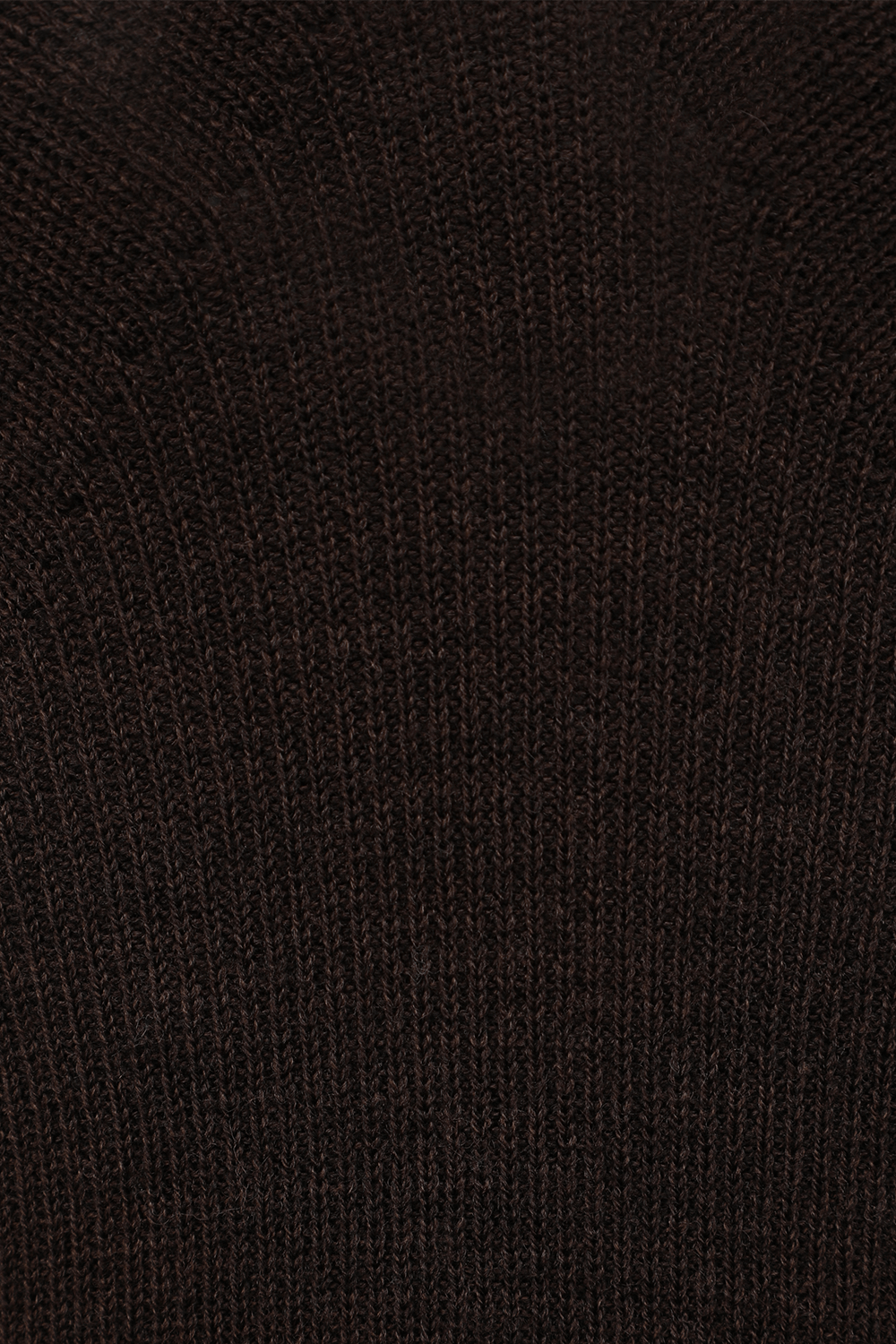 תמונה אחורית של גופיה סרוגה חומה