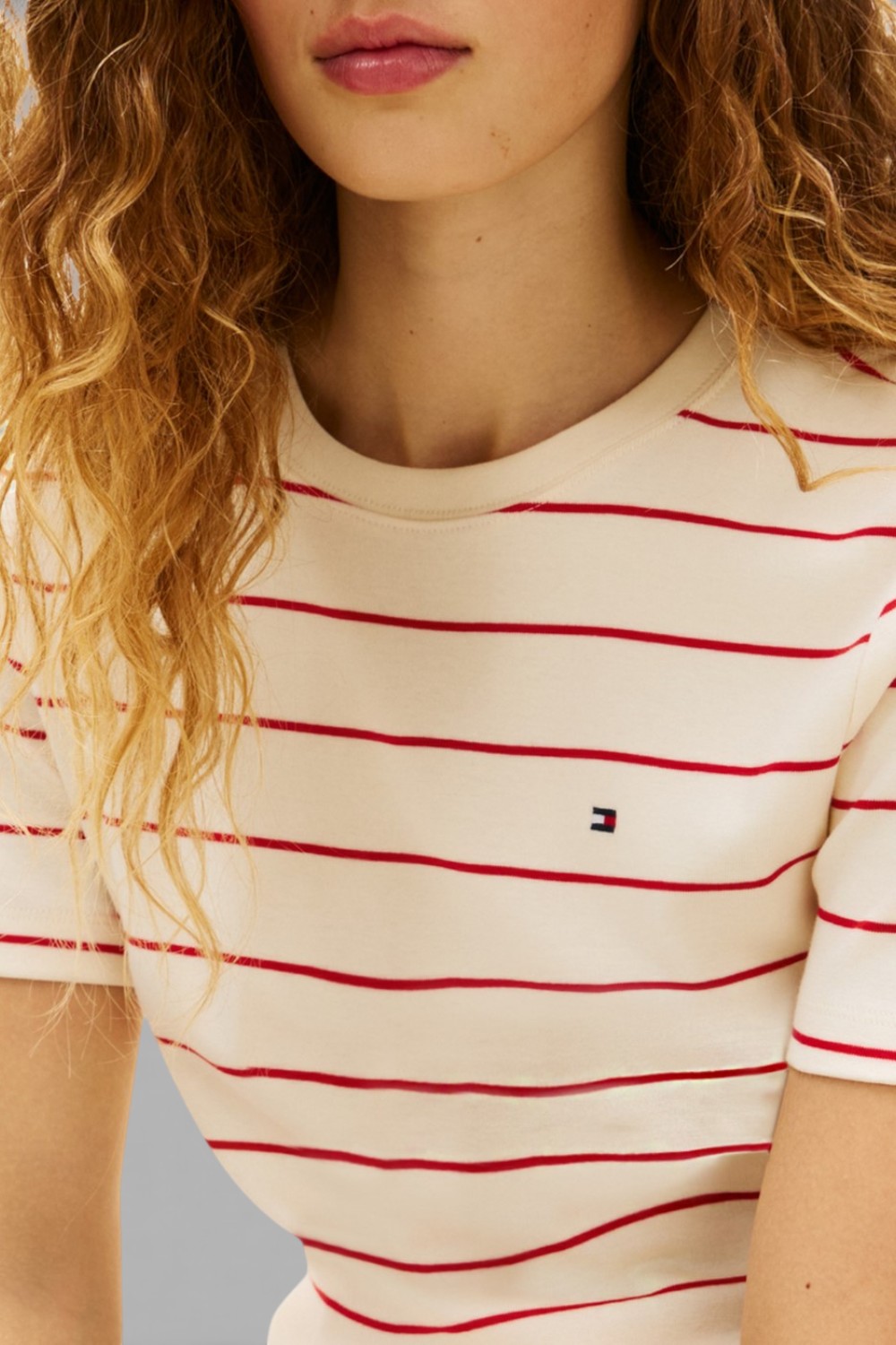 תמונת תקריב דוגמן של חולצת טי