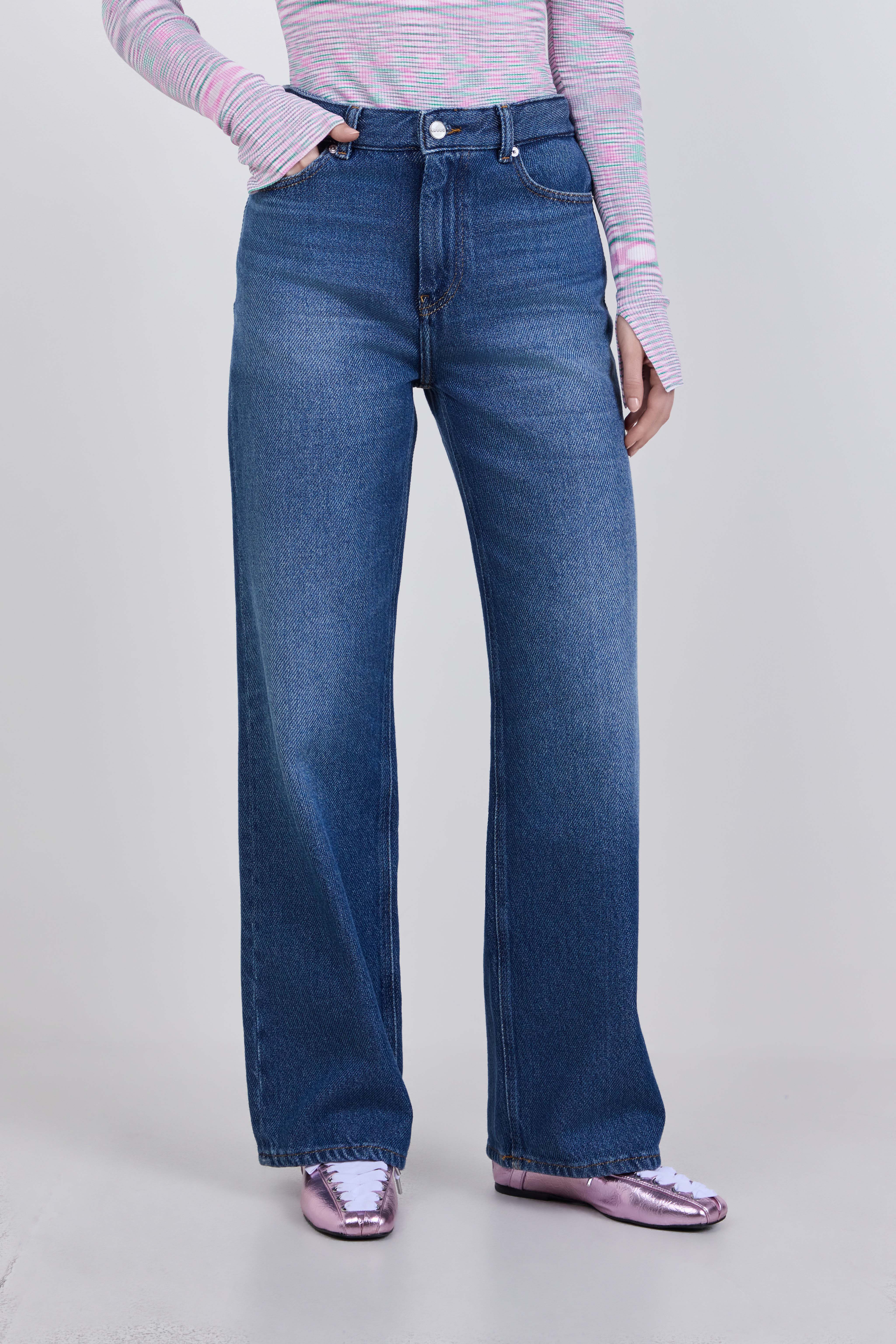 תמונת דוגמן קידמית של מכנסי ג'ינס באגי