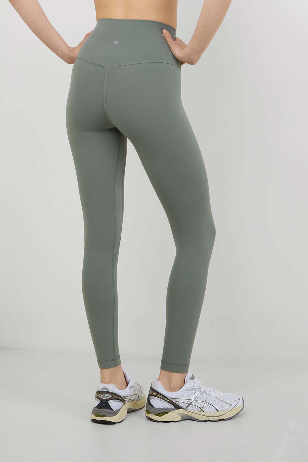 תמונת דוגמן אחורית של LULULEMON ALIGN&trade; HR PANT 25