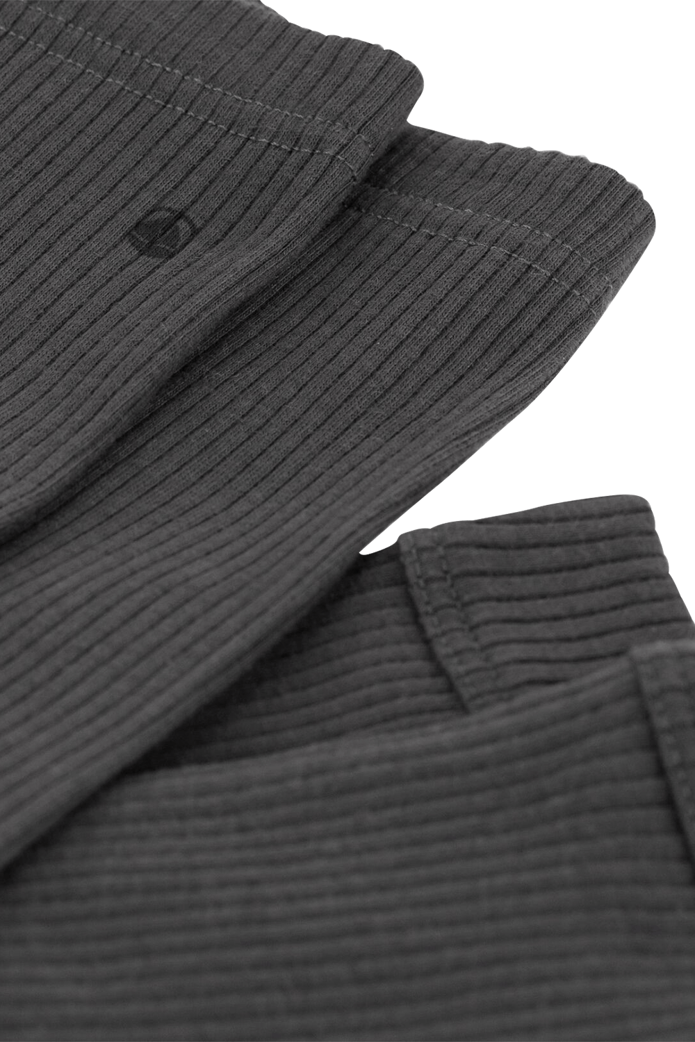 תמונת תקריב של מכנסי טייץ בסריגת ריב - גילאי 3-12 חודשים