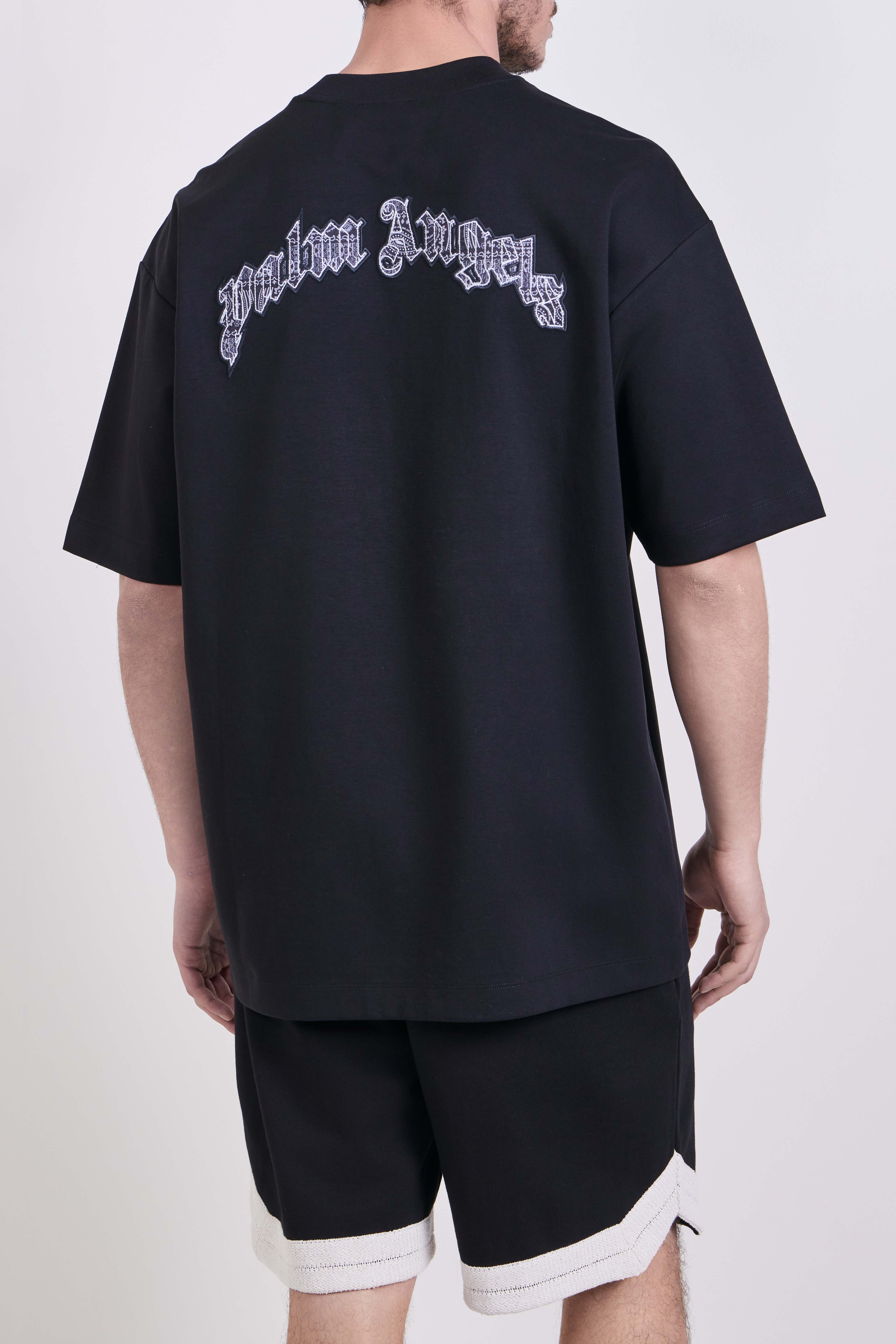 תמונת דוגמן אחורית של חולצת טי אוברסייז