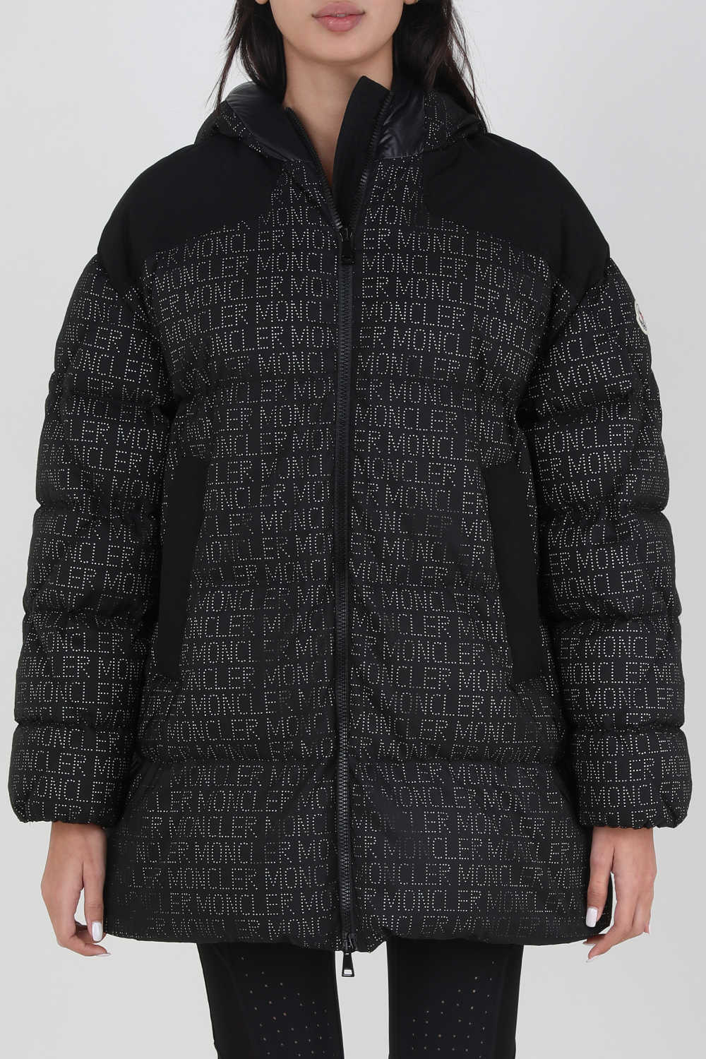 תמונת דוגמן קידמית של מעיל פאפר מונוגרמי ארוך