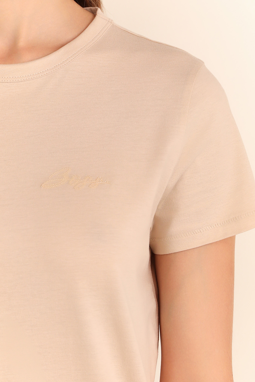 תמונת תקריב דוגמן של חולצת טי