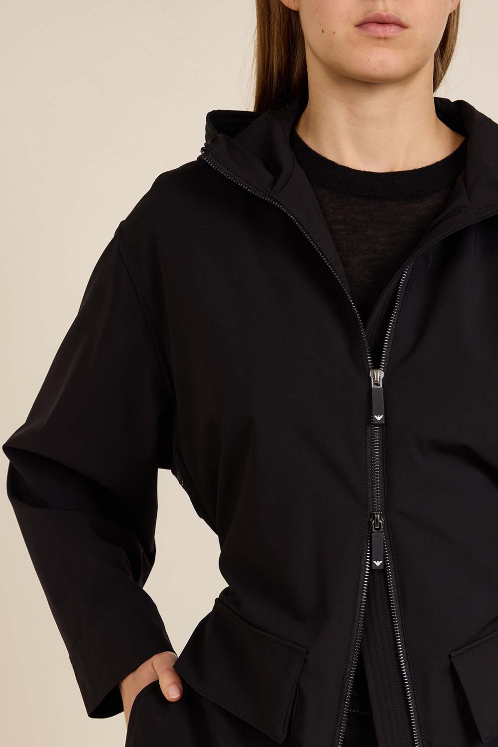 תמונת תקריב דוגמן של מעיל פארקה