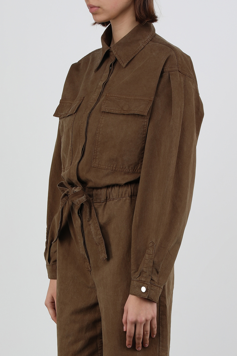 תמונת דוגמן קידמית של אוברול ירוק עם חגורה אלסטית