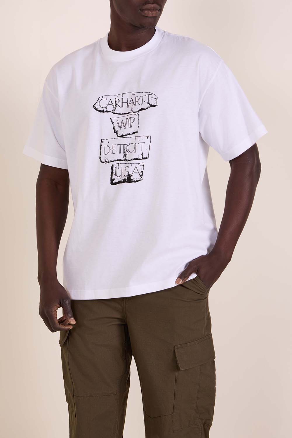 תמונת דוגמן קידמית של חולצת טי בגזרה משוחררת